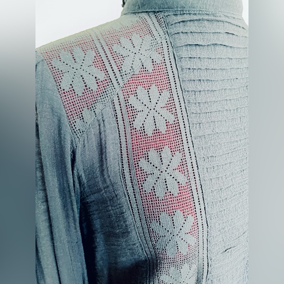 Free People Navy Blue Sheer Blouse w/Lace Flower Detail Size XS, Very Unique - Picture 3 of 9